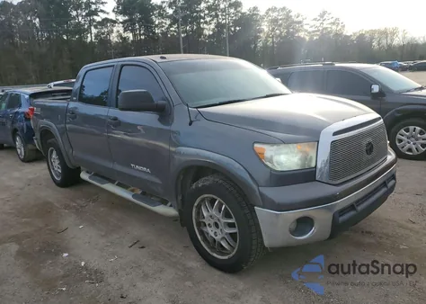 2011 Toyota Tundra Crewmax Sr5 z USA, uszkodzony, nr VIN 5TFEM5F18BX035192